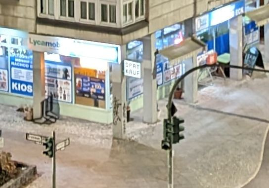 Bei den hellen Bereichen jedoch belichtet das Google-Smartphone &uuml;ber. (Bild: Tobias K&ouml;ltzsch/Golem.de)